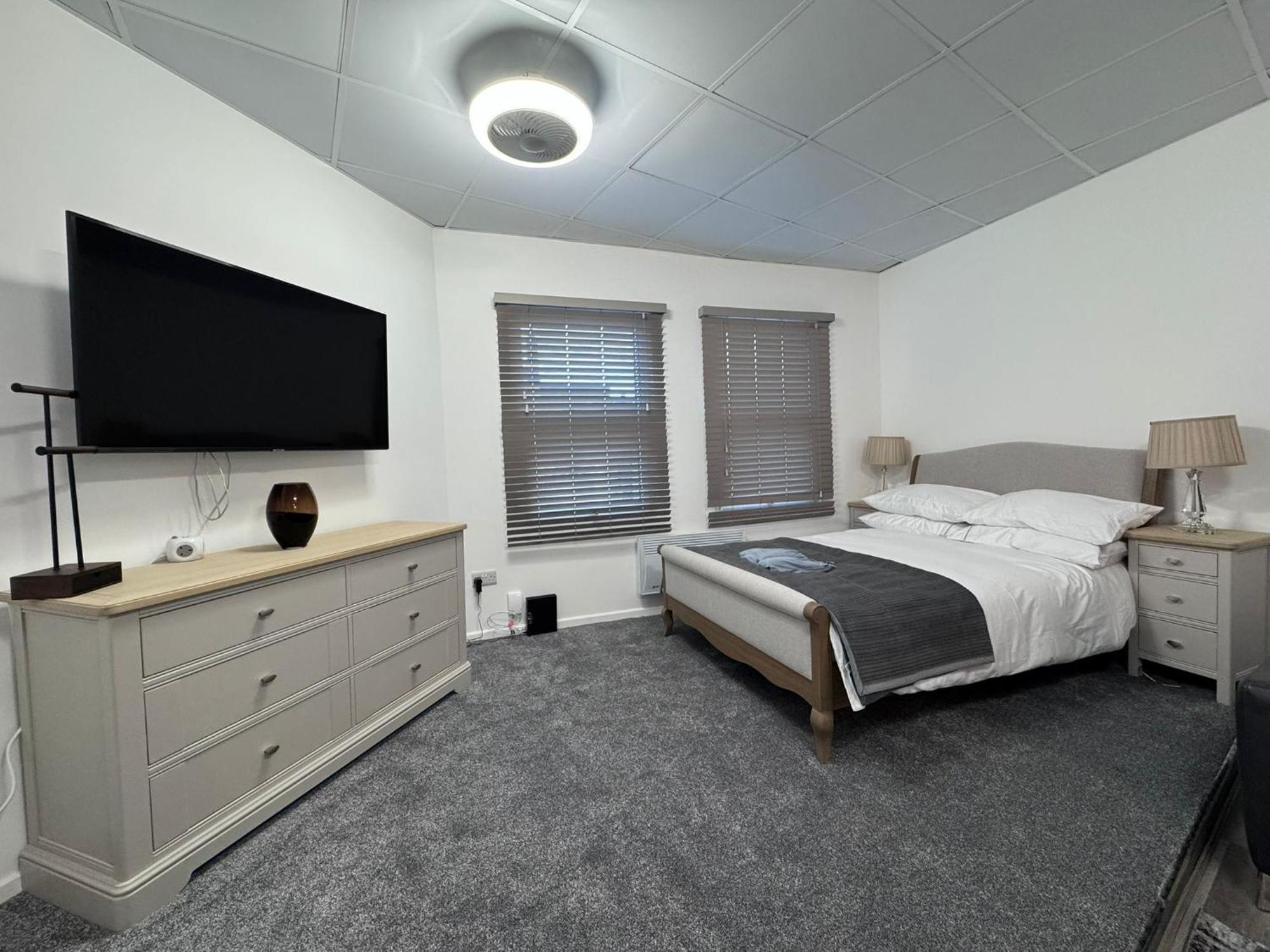 Modern Studio Flat In Bramhall Екстер'єр фото